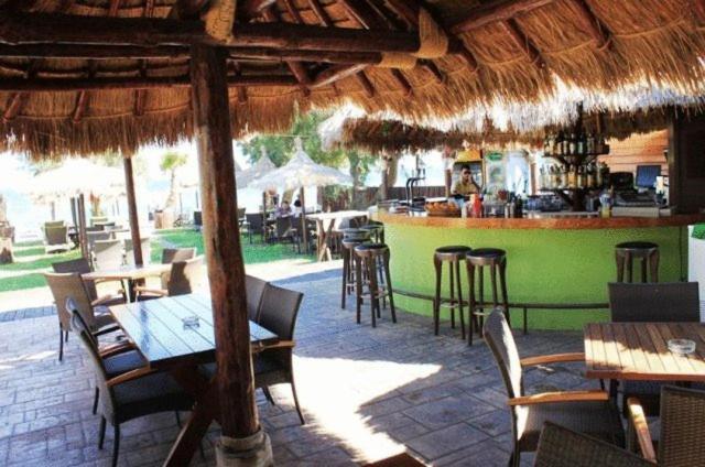 Panos Beach Hotel Платаньяс Экстерьер фото
