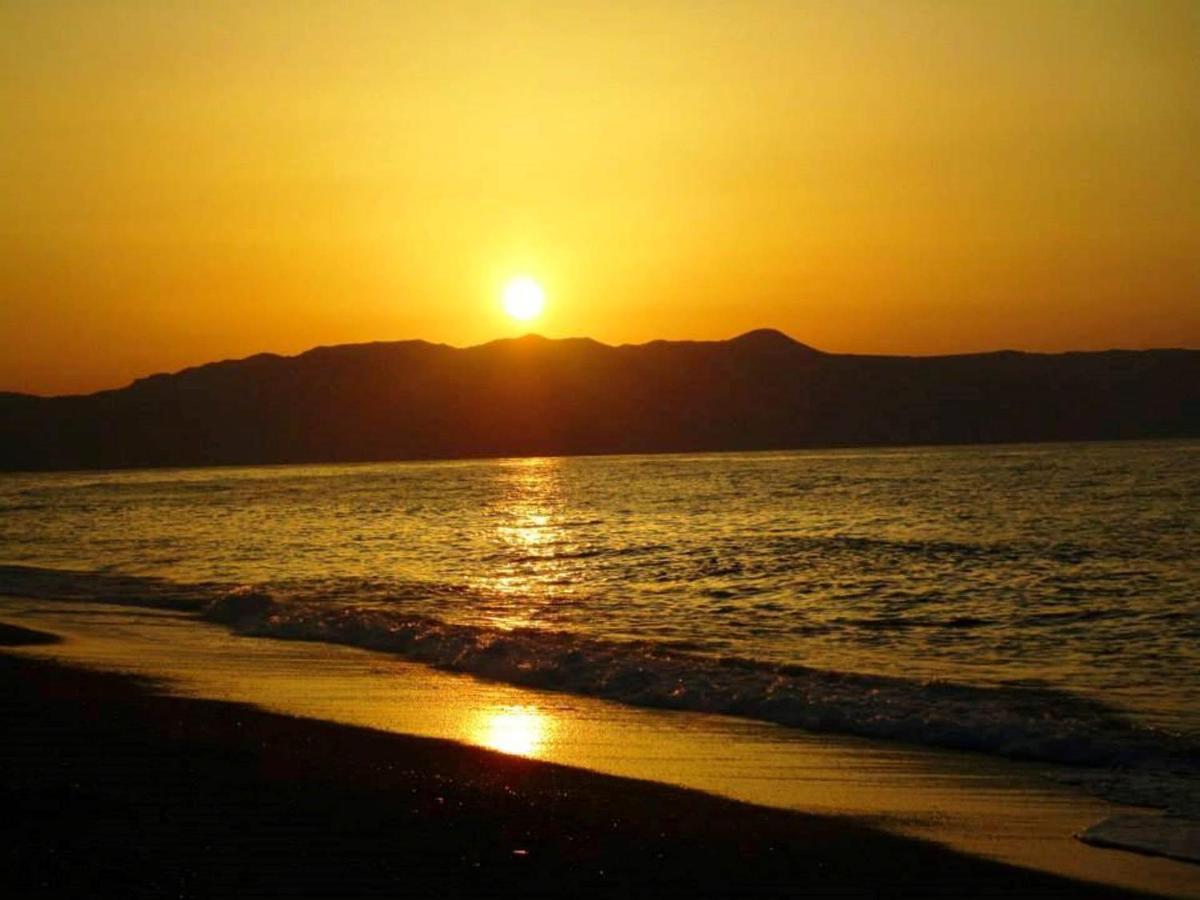 Panos Beach Hotel Платаньяс Экстерьер фото